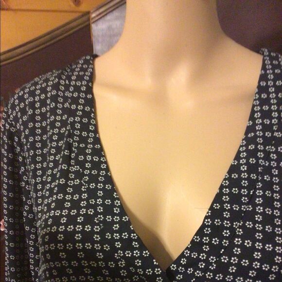 H&M Black with Tiny White Flowers Tunic Top L - Picture 5 of 7